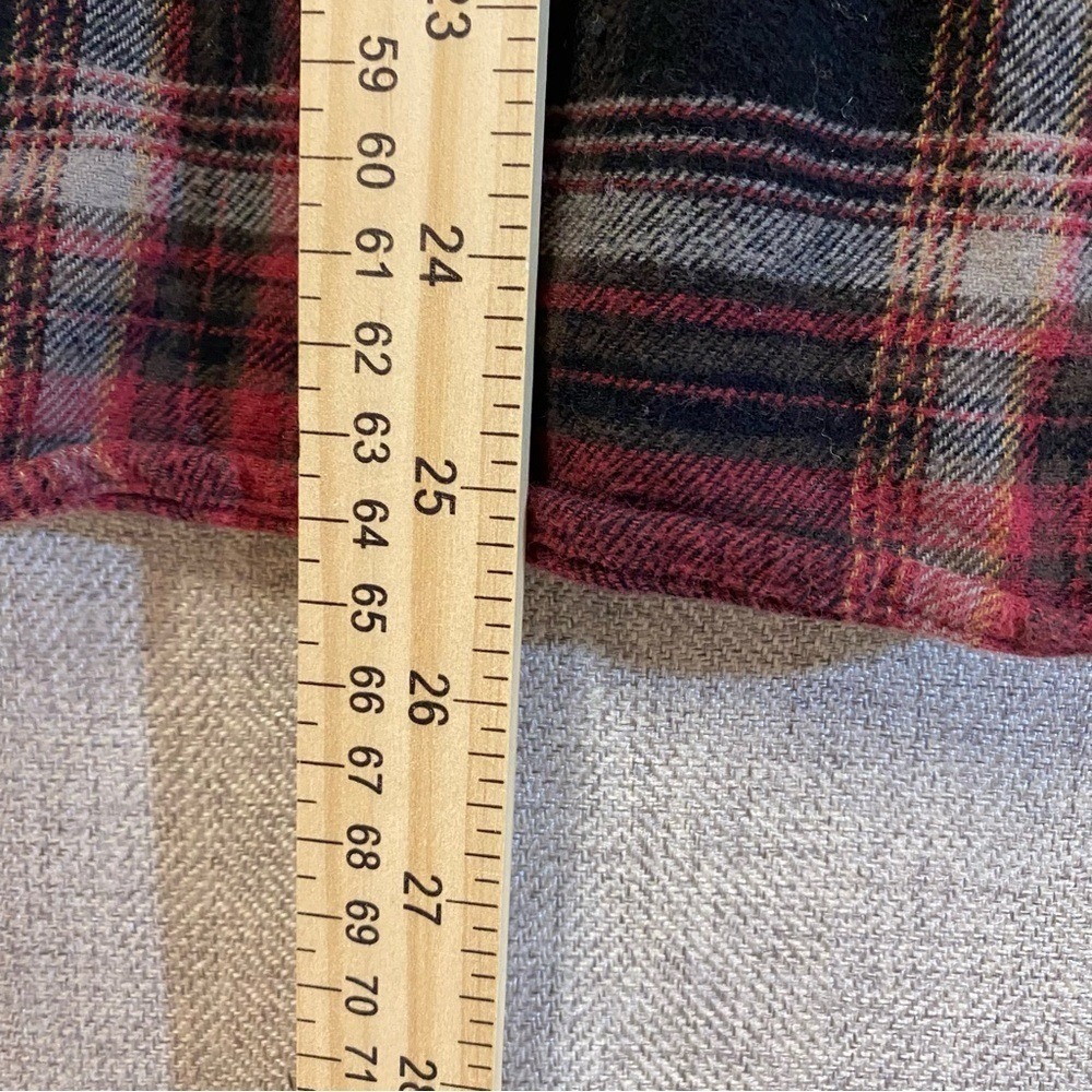 Legendary Whitetails Flannel Shirt Mens Med Red Black Plaid Button Down Cotton - Picture 8 of 12